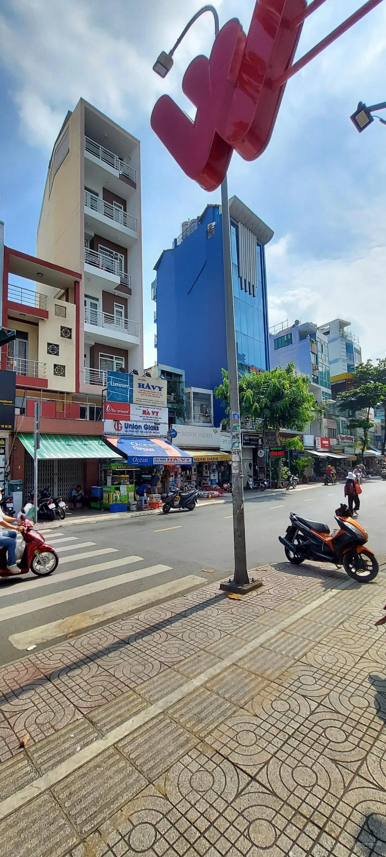 Nhà 2 mặt tiền vị trí Vip, đường Nguyễn Phúc Nguyên, Quận 3. DT: (4x19)m, lửng - 5 tầng - thang máy