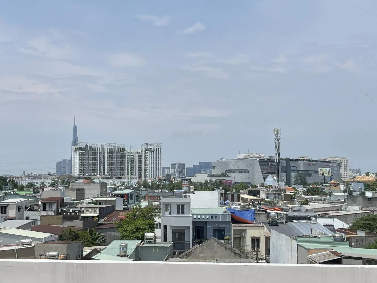 Nhà đẹp 4 tầng đối diện giga mall, full nột thất, ôtô ngủ trong nhà, đường thông đầy đủ công năng