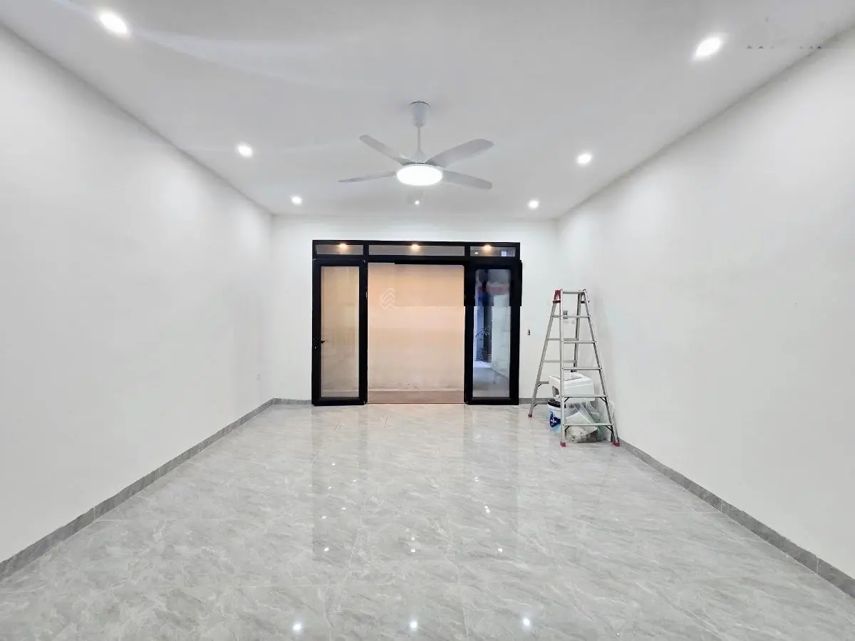 Bán nhà mới đẹp, Hoàng Hoa Thám, Ba Đình. 43m, 5 tầng thang máy xịn, mặt tiền siêu to 5m. Giá tốt !