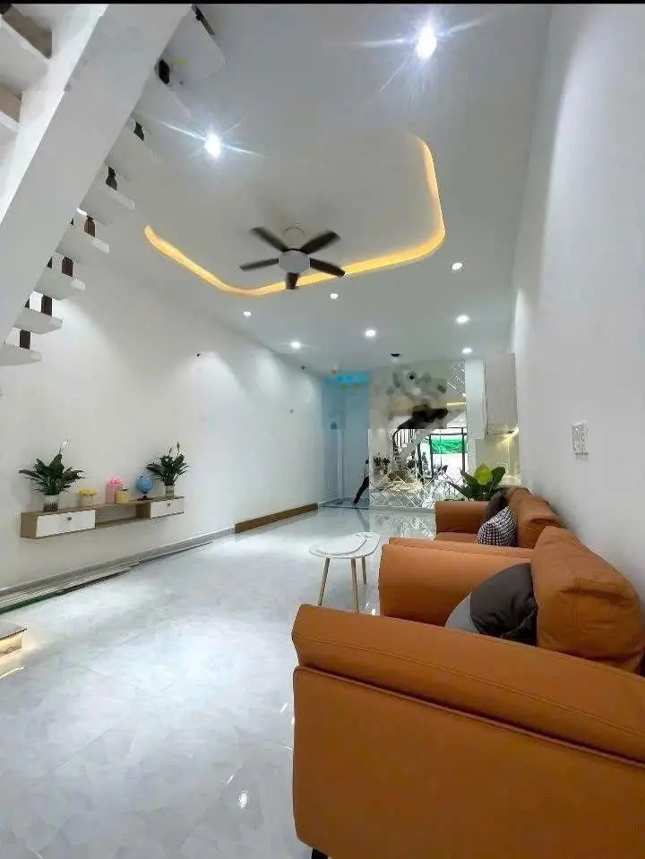 Bán căn nhà 92m2 giá tốt đường Hồ Bá Phấn, Q9 cũ