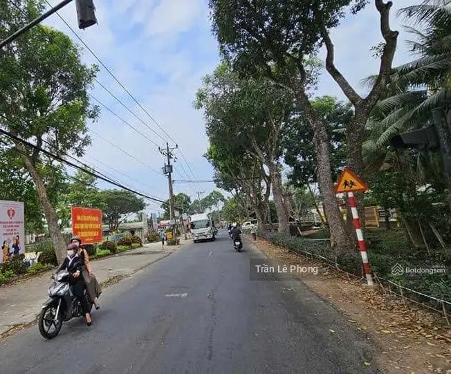 Bán 110m2 lô góc 2 mặt thoáng, Đ. Nguyễn Thị Định, Phú Hưng, Bến Tre, gần chợ Tú Điền. 489tr/SHR