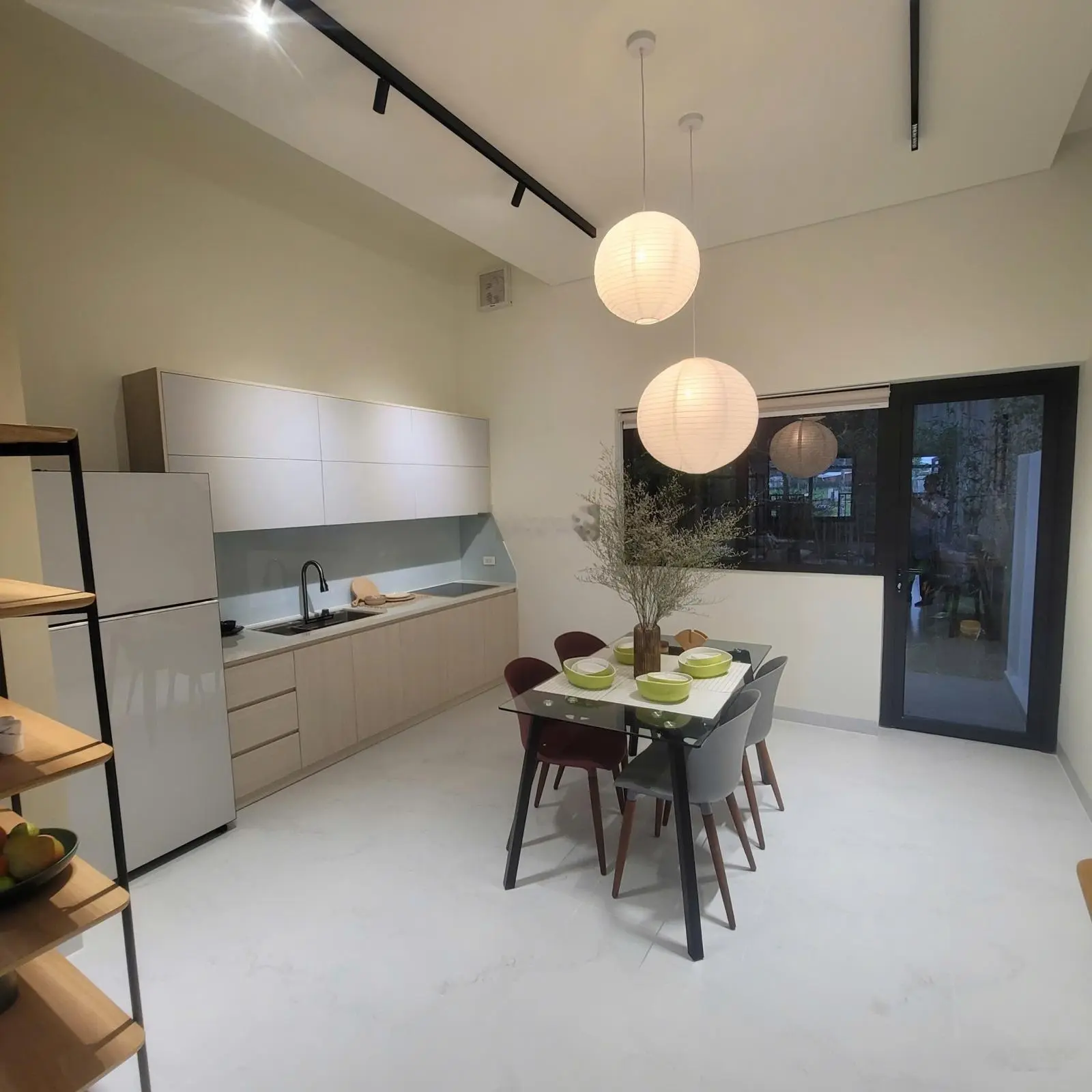 Bán nhà gần ngã tư Bình Chuẩn, 80m2 3 tầng, mới xây nội thất siêu cao cấp giá rẻ hơn thị trường 30%