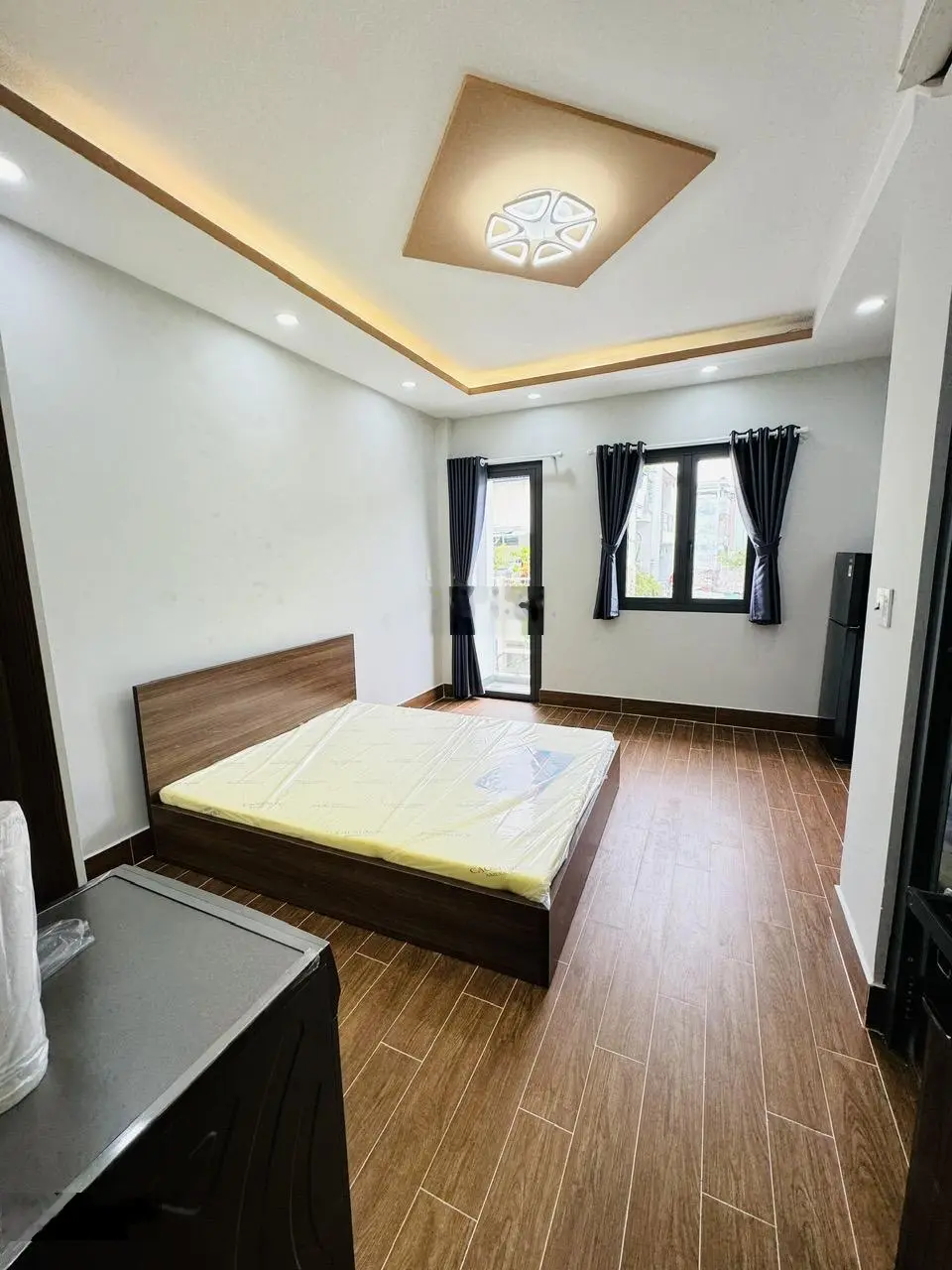 Bán căn hộ dịch vụ cao cấp đường lạc long quân, p3, q11