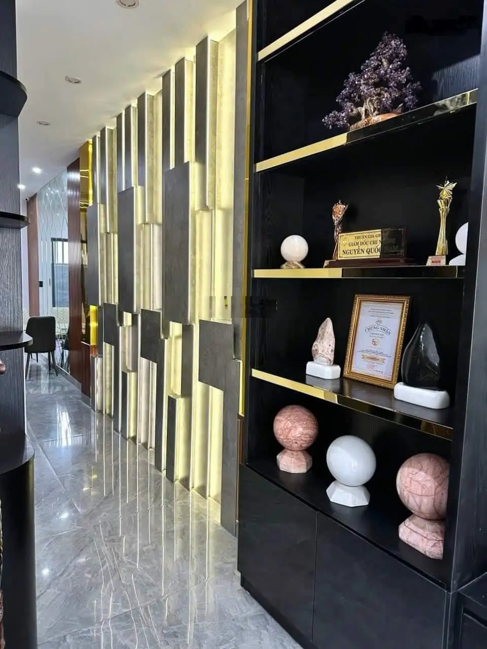 Bán nhà đẹp mới xây mặt tiền kqh phạm hồng thái, tp đà lạt. dt: 88 m2 , giá: 14,5 tỷ. 0908 748 ***