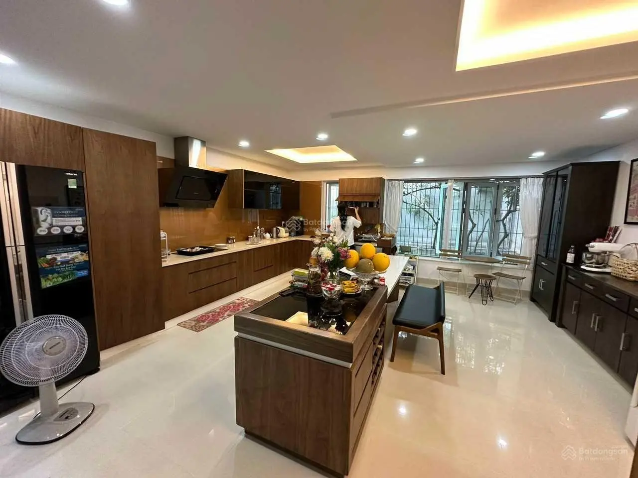 Bán nhà phố Hoàng Quốc Việt, full nội thất cao cấp - DT: 6 x 21 m. Giá 21.5 tỷ TL - LH: 0902 781 ***