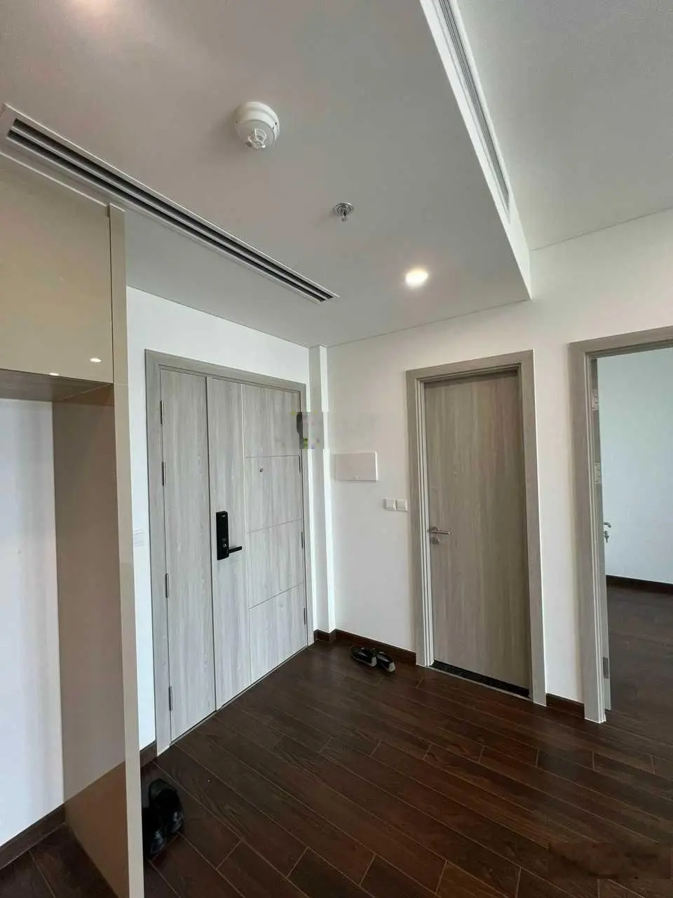 Bán lại căn hộ 2N2WC (62m2) tòa B mới nhận nhà