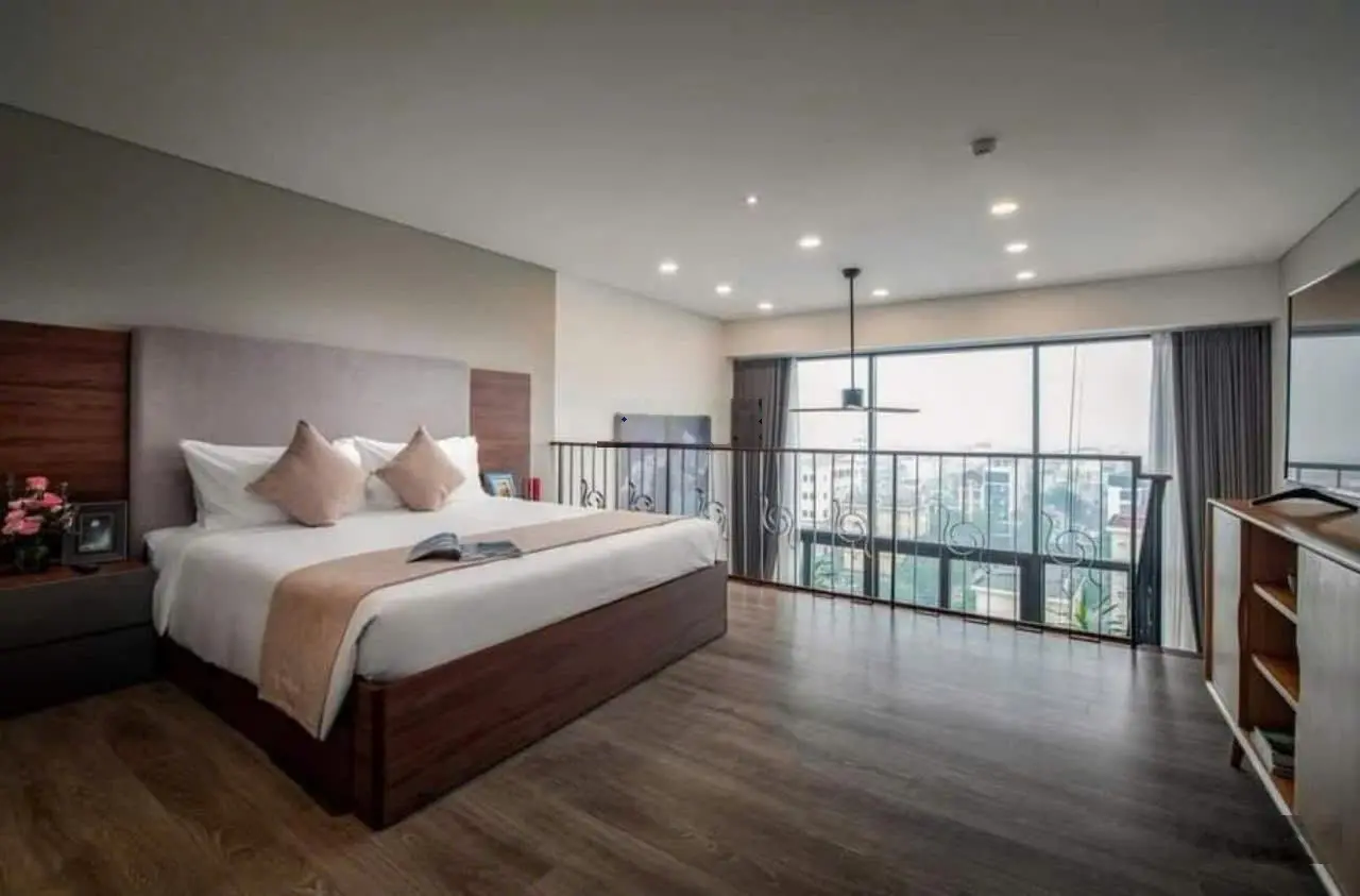 Ảnh thật chính chủ bán nhanh căn ban công Đông Nam 76 m2 PentStudio 699 Lạc Long Quân giá tốt SĐCC