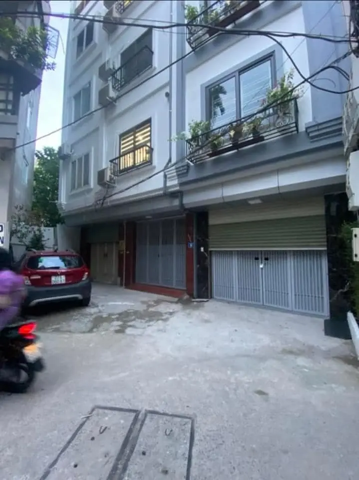 Bán nhanh. Lạc Long Quân - nhà mới - 37m2 x 5 tầng - oto 4 chỗ để trong nhà - giá tốt: 8.15 tỷ