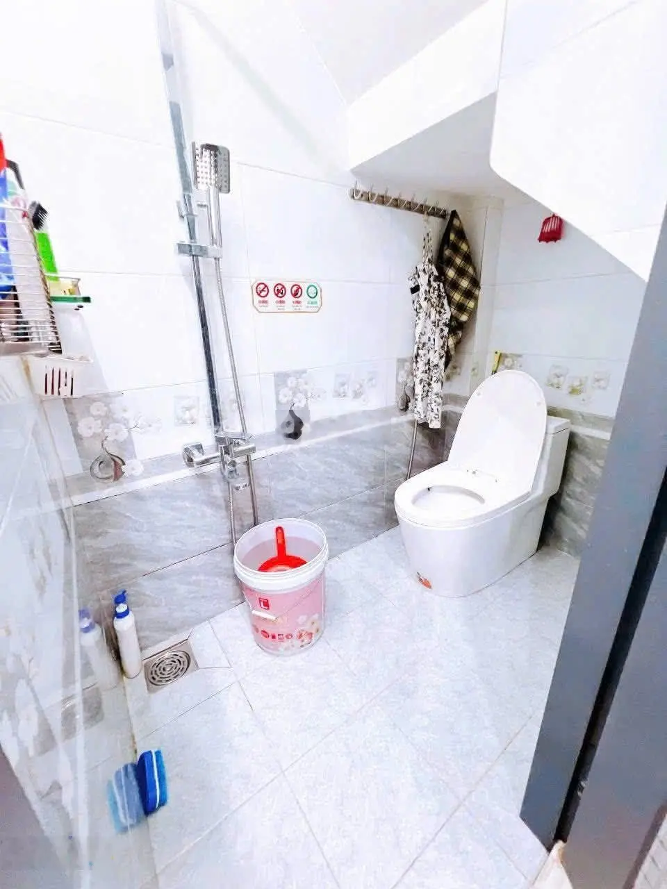 Bán nhà tốt ngay Quận 4 - DT 3,6 x 6,8m, 4 tầng đúc BTCT, chỉ 3,5 tỷ, sổ hồng riêng