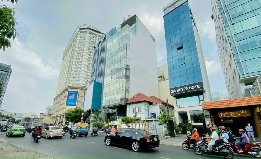 Ngộp ngân hàng bán gấp tòa nhà MT Trường Sơn, P15, Q10 (15x28m) hầm 7 tầng HĐT: 300tr giá: 97 tỷ