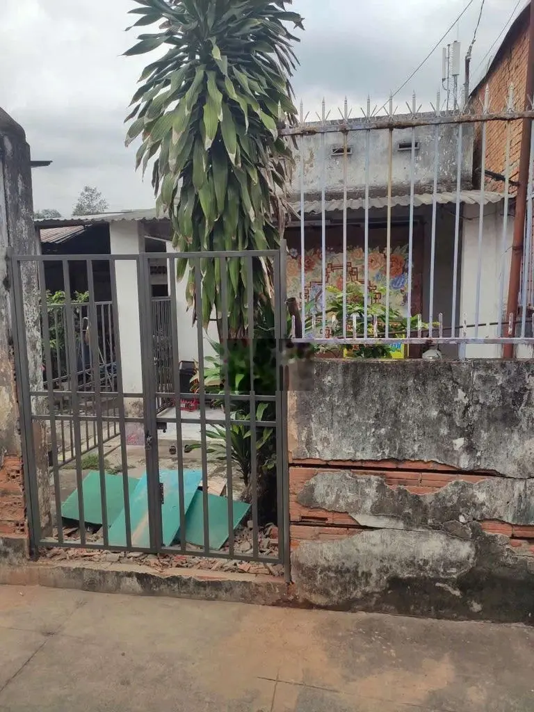 Nhà cũ ngay chợ Dĩ An 1 ngang 4,8m xây mới lại rất đẹp sổ riêng giá rẻ