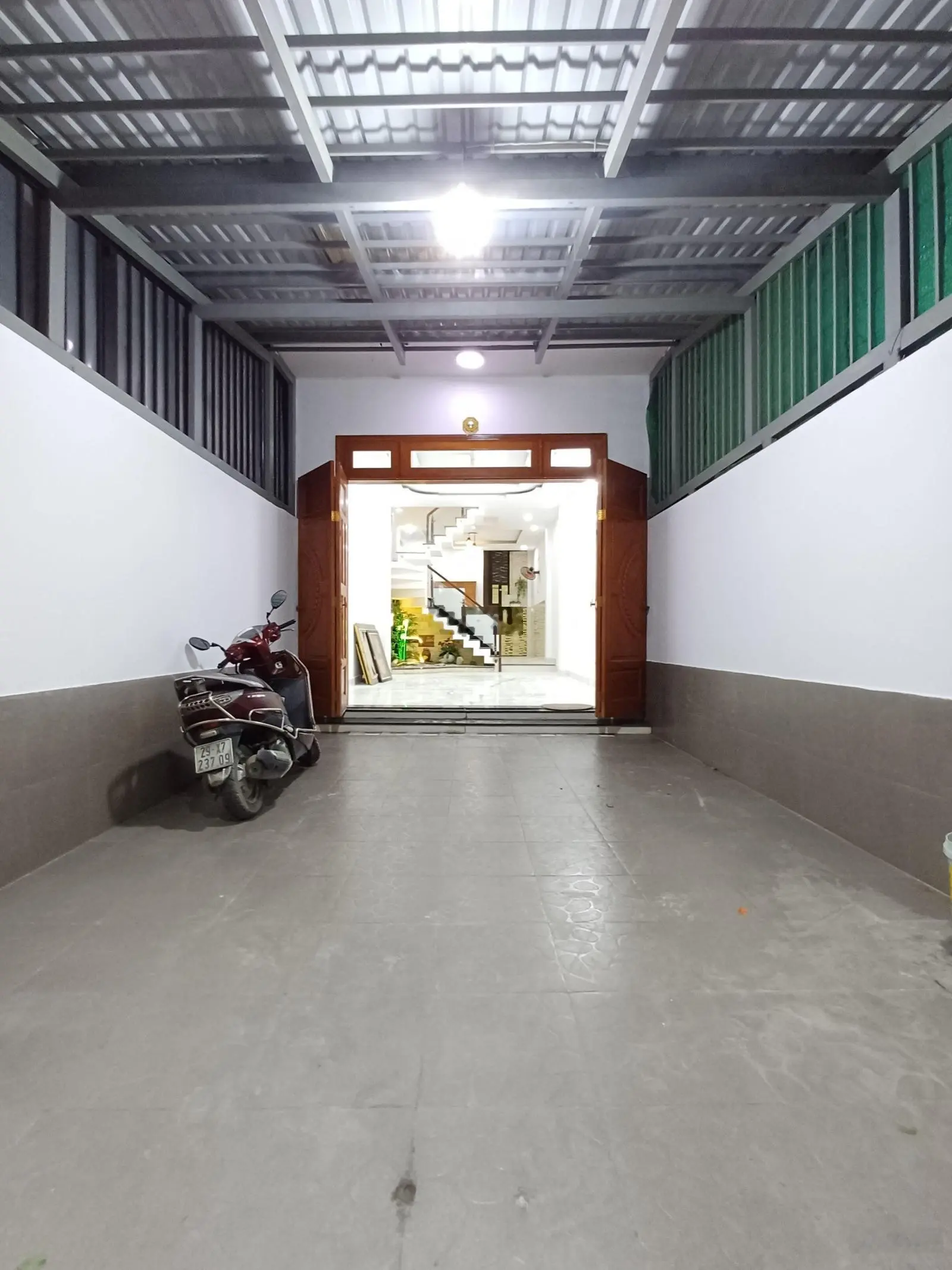 Nhà sân xe hơi 4m*17m - Tô Ngọc Vân - Ngã Tư Ga 2km - Phường Thạnh Xuân - Q12 - HCM