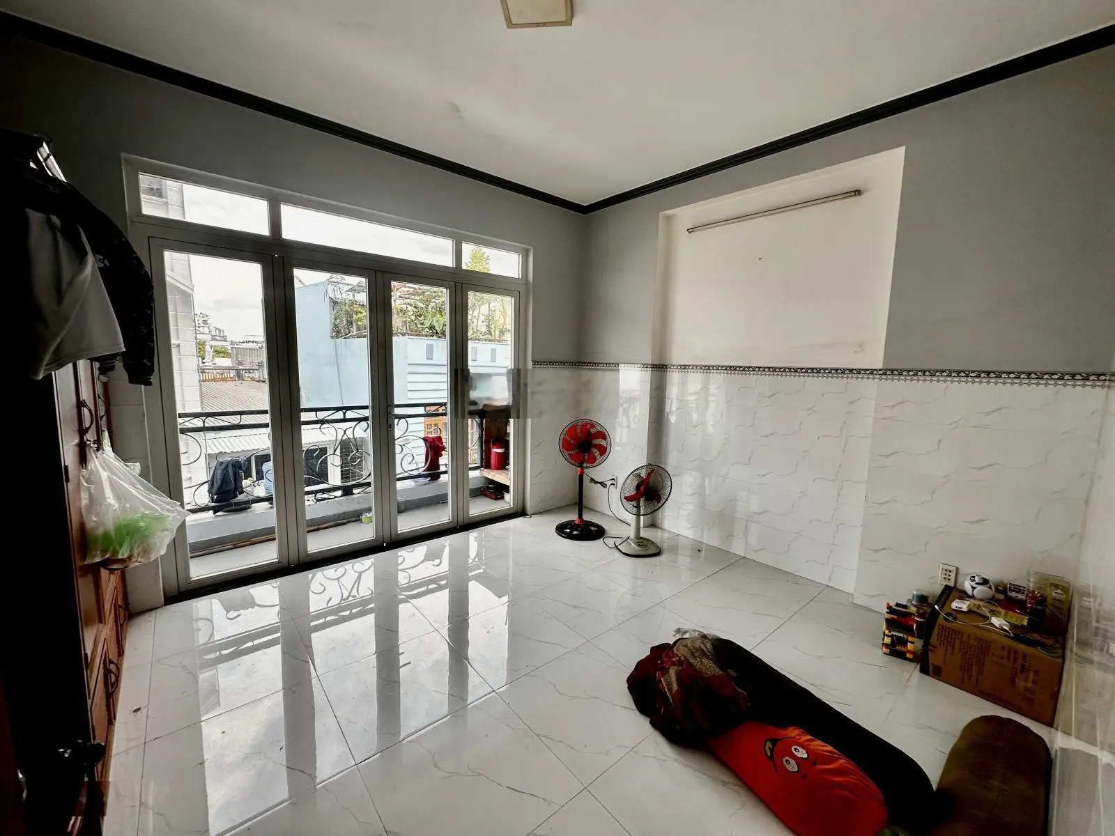 Hơn 11 tỷ căn GÓC 4 tầng mặt tiền đường sát bên Nguyễn Duy Trinh BTT Q2