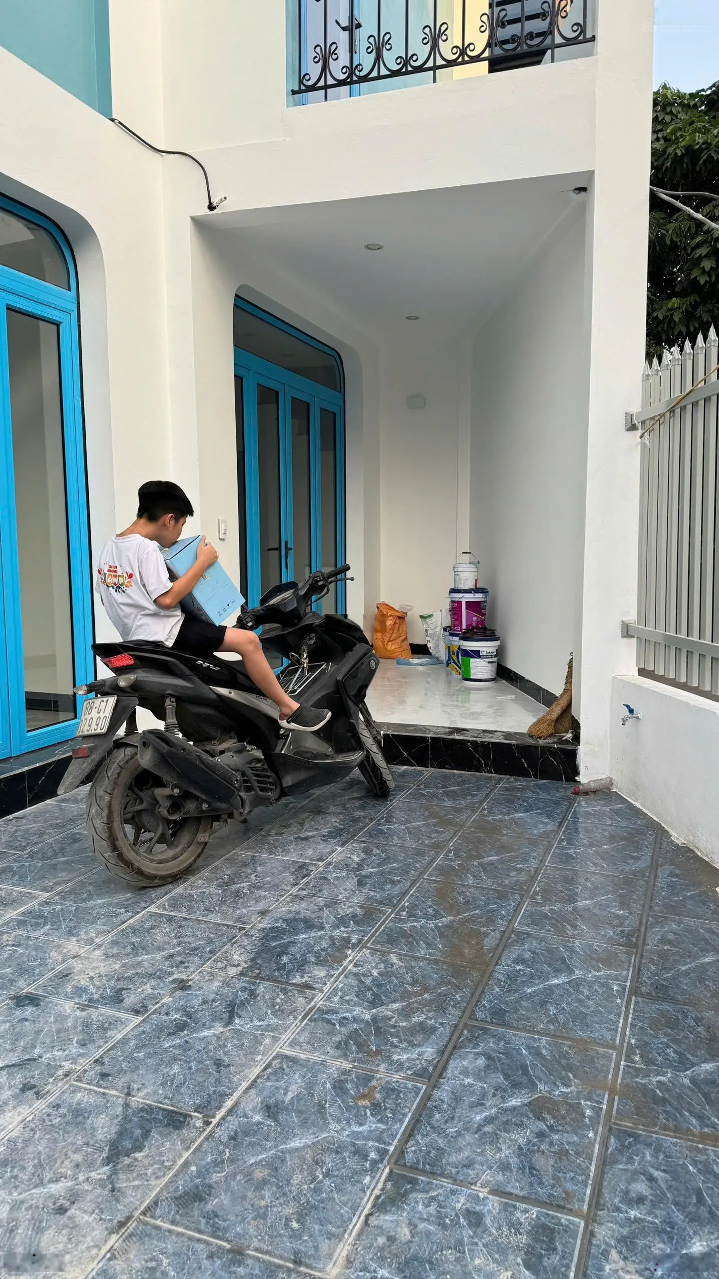 Chính chủ cắt lỗ 120tr căn nhà mới xây 3 tầng 42m2 sân 16m,ô tô đỗ sân, sát vành đai 4