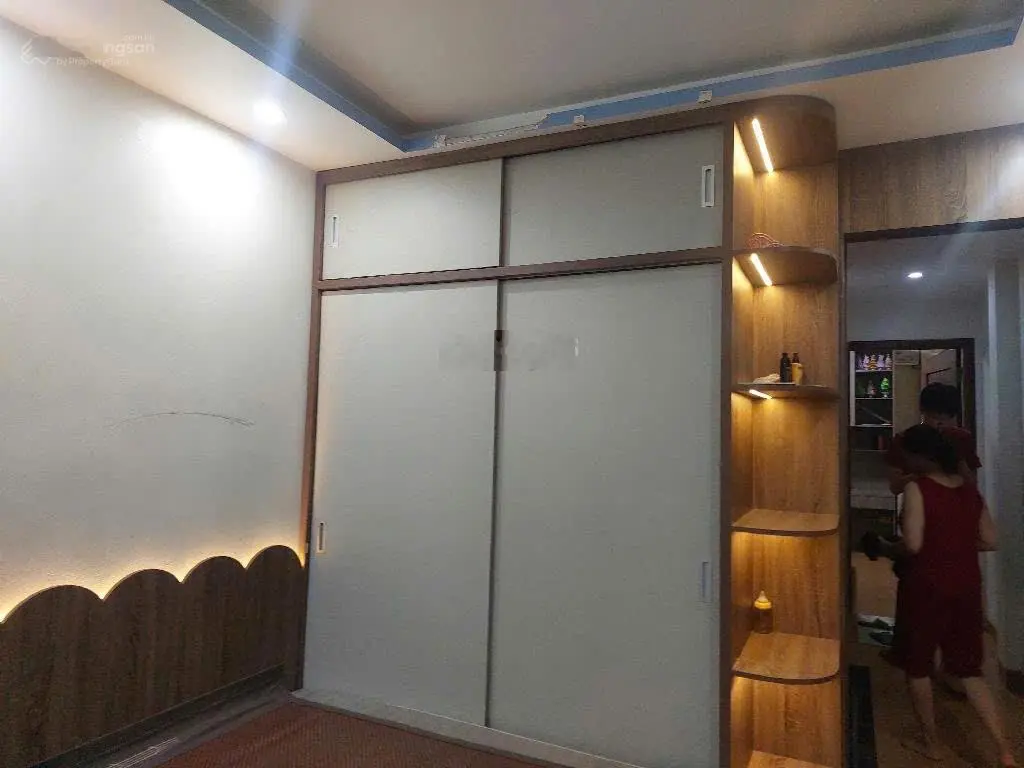 Bán nhà dân xây 56m 4 tầng oto đỗ cửa phúc lợi long biên 6,7 tỷ