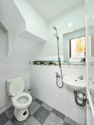 Nhà 1 lầu gần hẻm xe hơi gần chợ gần trường học
