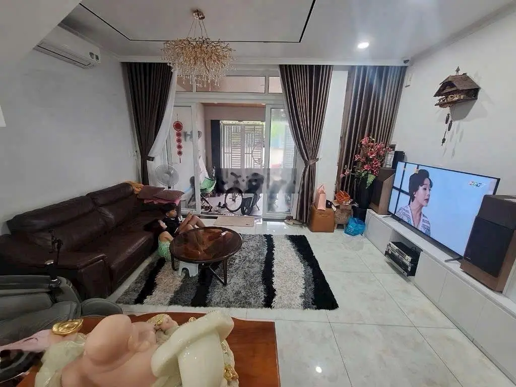 Bán nhanh nhà 1 trệt 3 lầu mặt tiền Đỗ Xuân Hợp quận 9 giá 21,5 tỷ