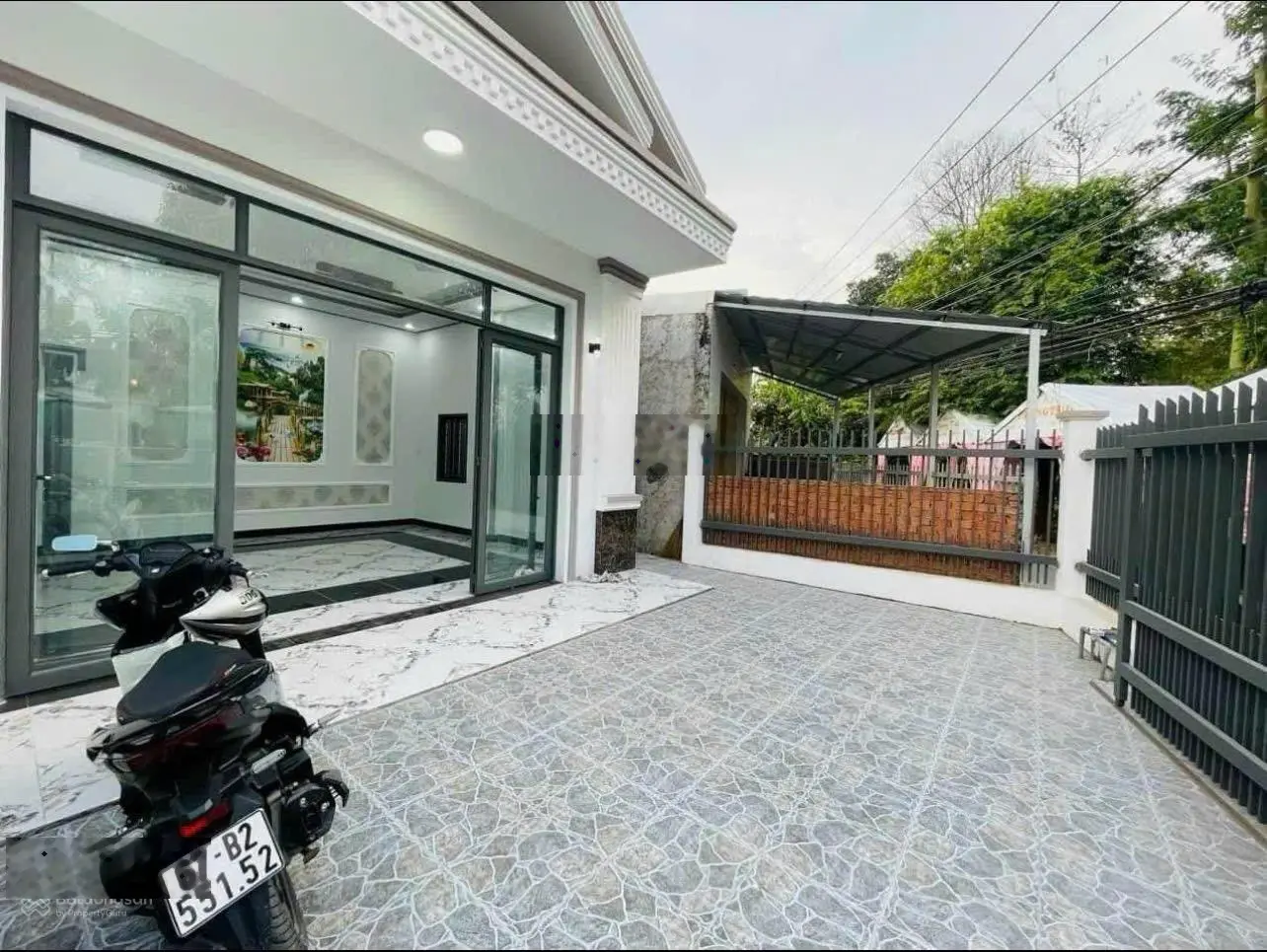 Hot, cần bán nhà Bình Chánh DT 5,5x15m