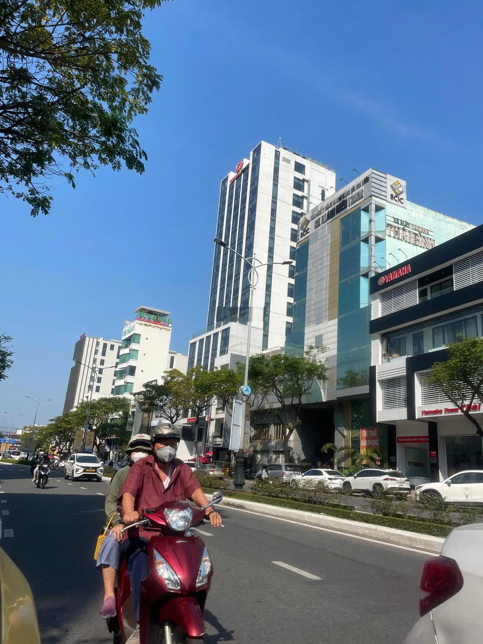 Bán Nhà 3 tầng mặt tiền Nguyễn Văn Linh Giá cực rẻ 22 Tỷ