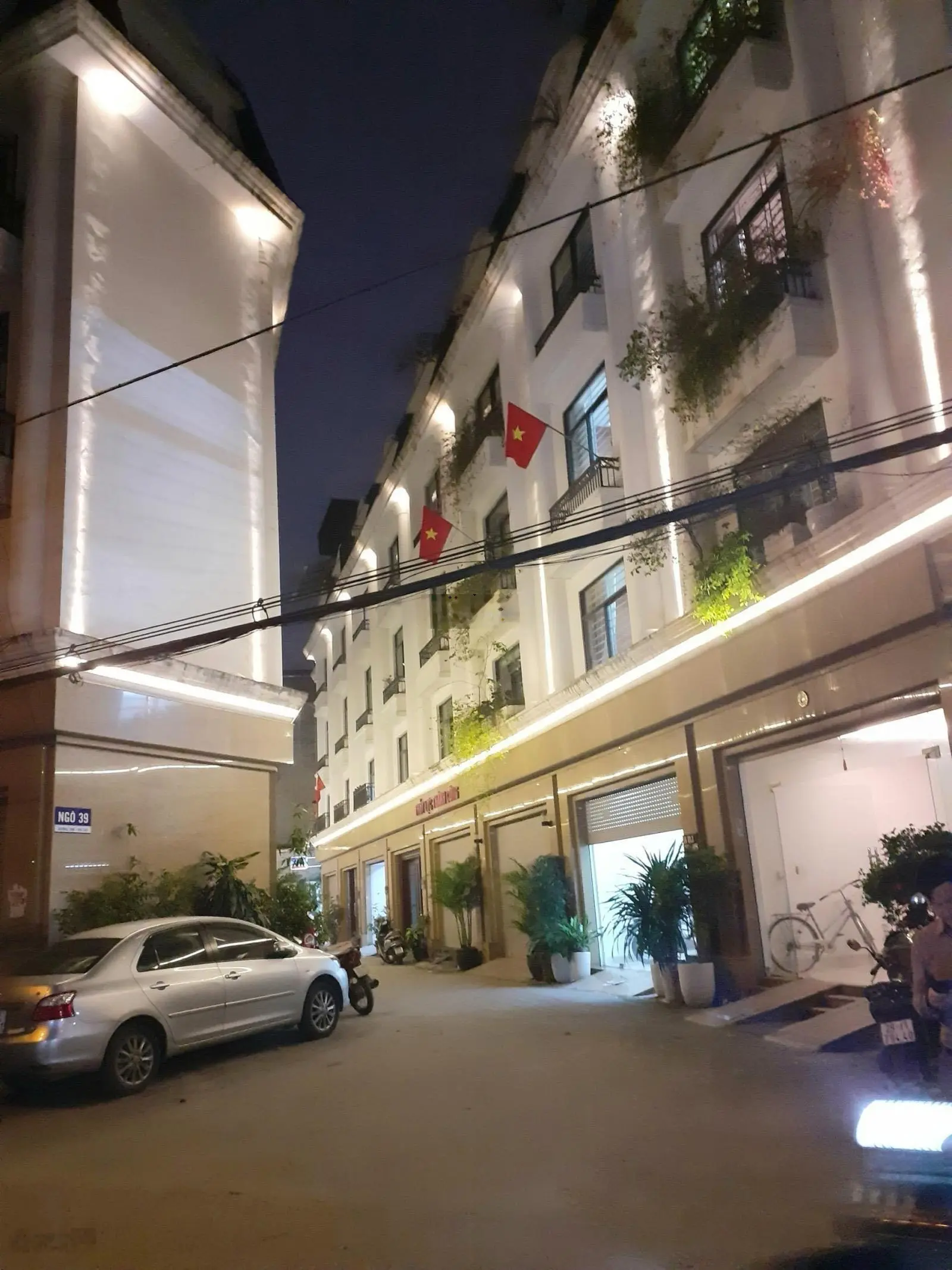 Chính chủ bán nhà lô góc 5 tầng full nội thất trung tâm Mỗ Lao - Hà Đông