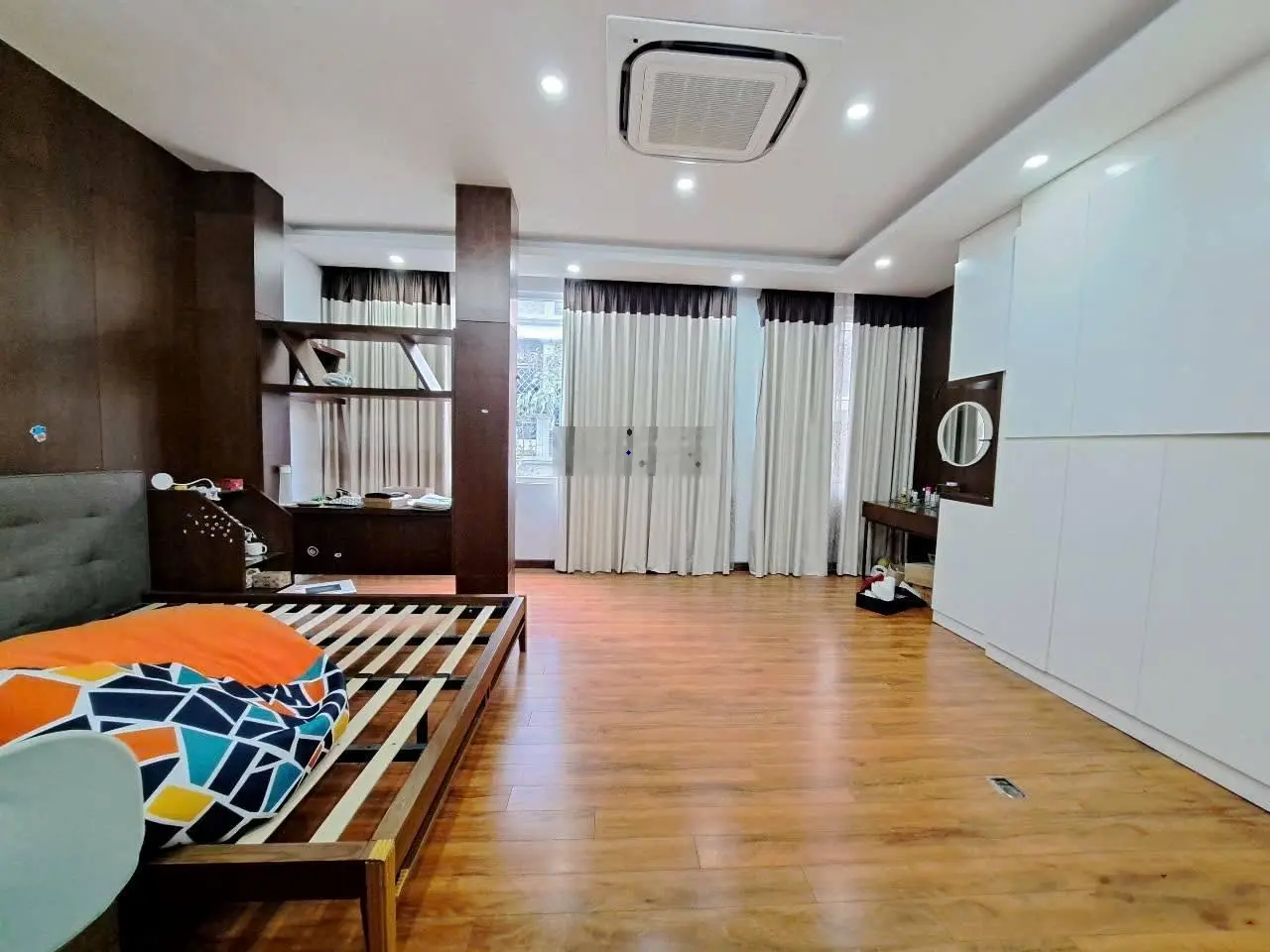 Bán gấp nhà mặt ngõ thông. Ô tô đỗ cửa. Thang máy. Đường Lê Trọng Tấn. 65m2 - 5 tầng