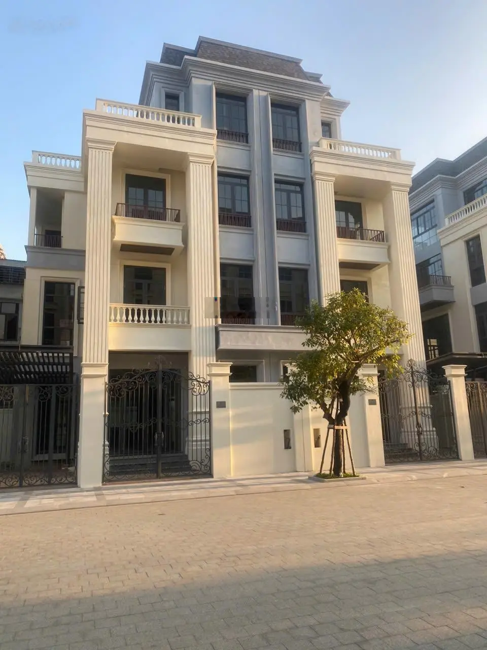 Bán căn biệt thự 28,4 tỷ ở dự án Light Square đường Lý Bôn TP Thái Bình. Diện tích là 173.6 m2