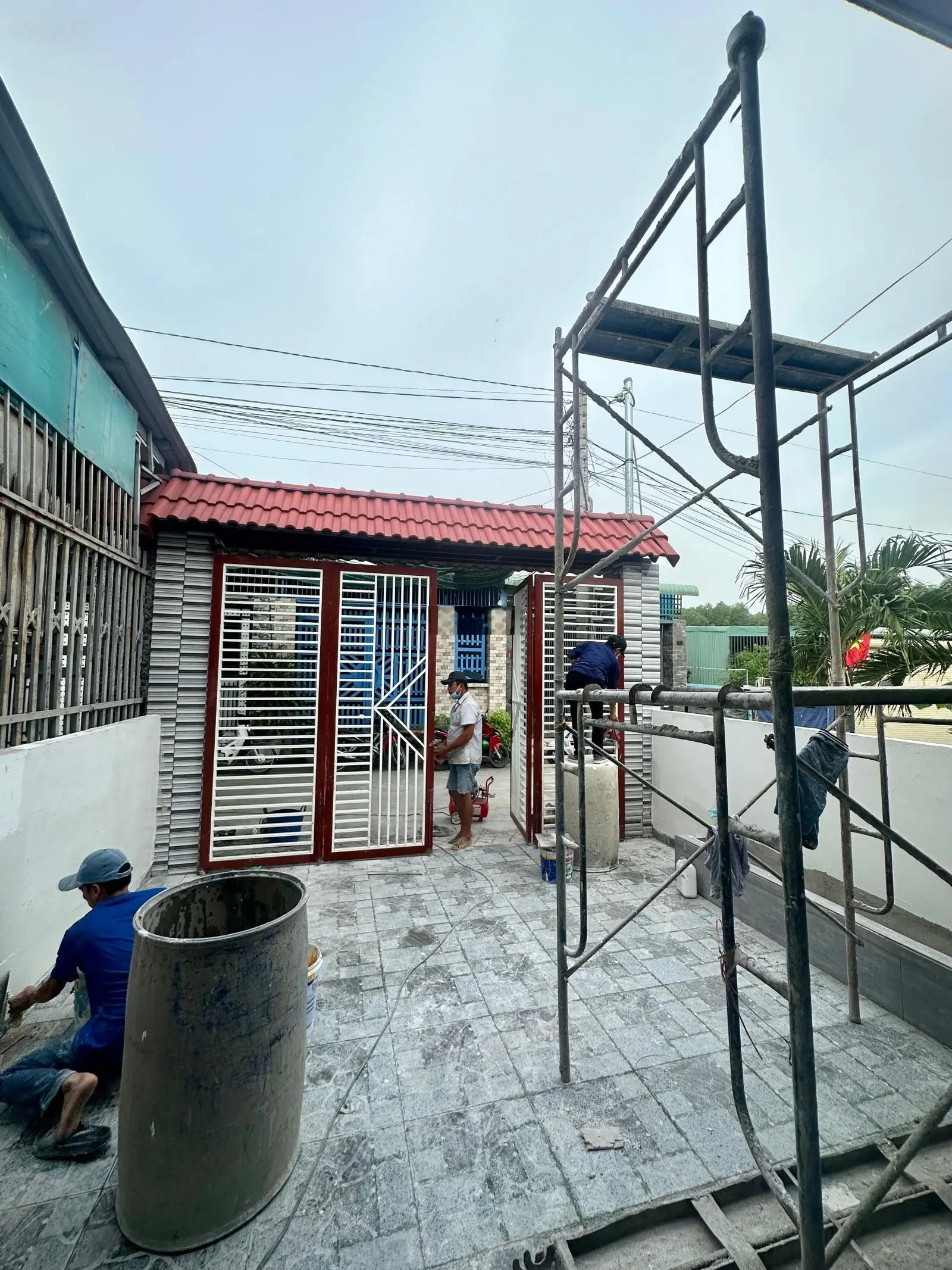 Cần bán căn nhà gần chợ Quang Thắng, nhà mới xây bao đẹp, sổ riêng giá cực rẻ 1tỷ990. Hỗ trợ vay