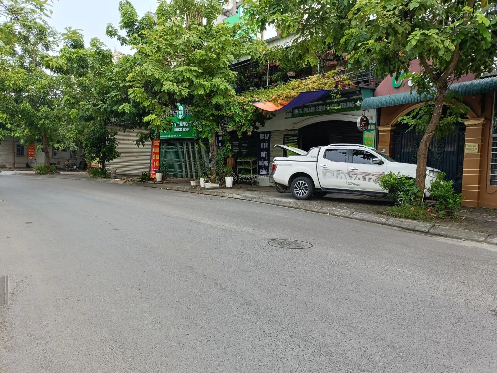 Nhà 3 tầng mặt phố Cổ Linh bán gấp