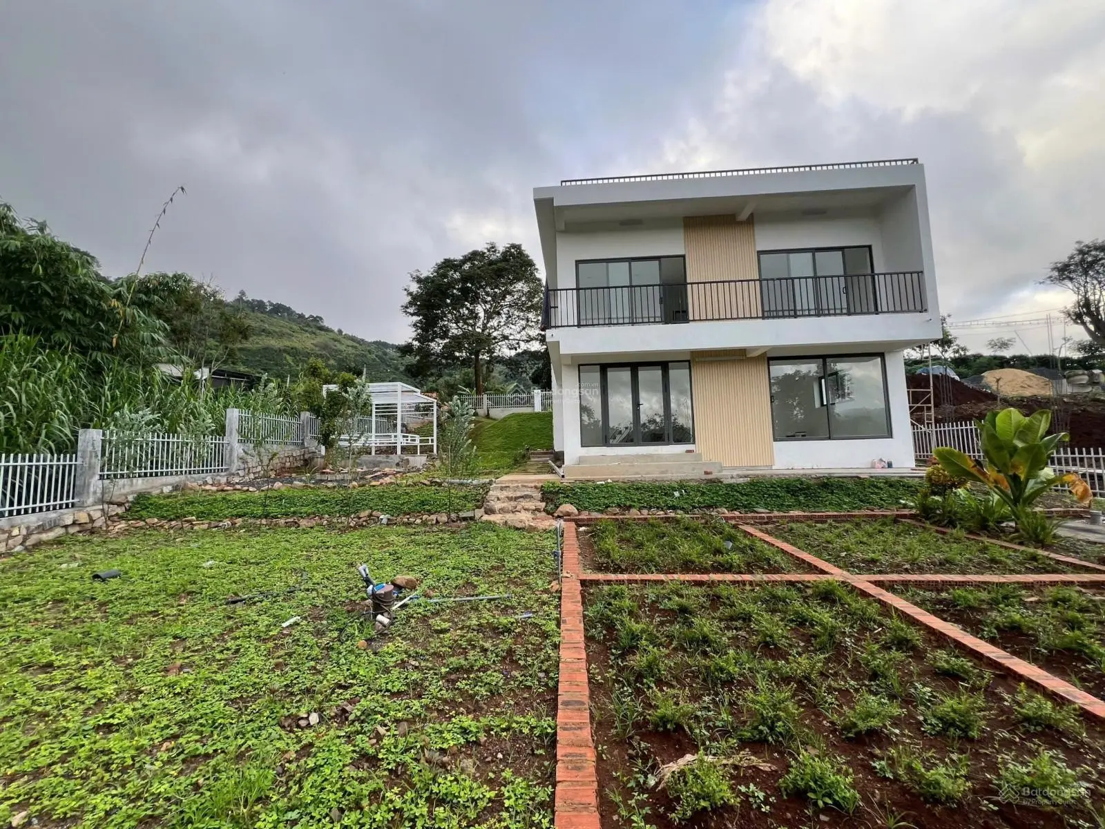 Nhà biệt thự nghỉ dưỡng ven Đà Lạt giá cực tốt