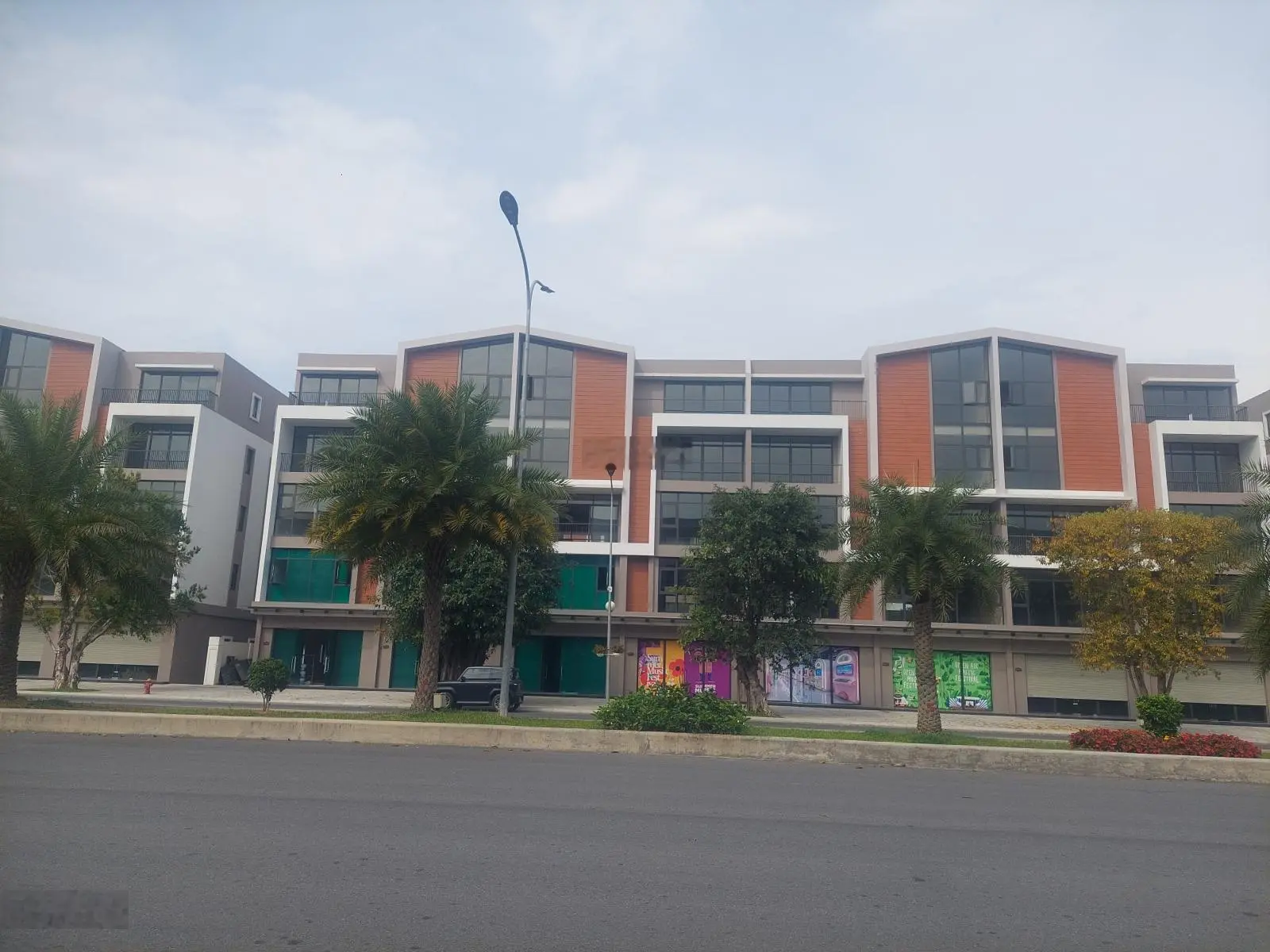 Cần bán căn ĐLBM, 173, DT 110m2, 5 tầng, giá TT sớm: 23 tỷ 128 triệu, LH 0942218658 tại OCP3