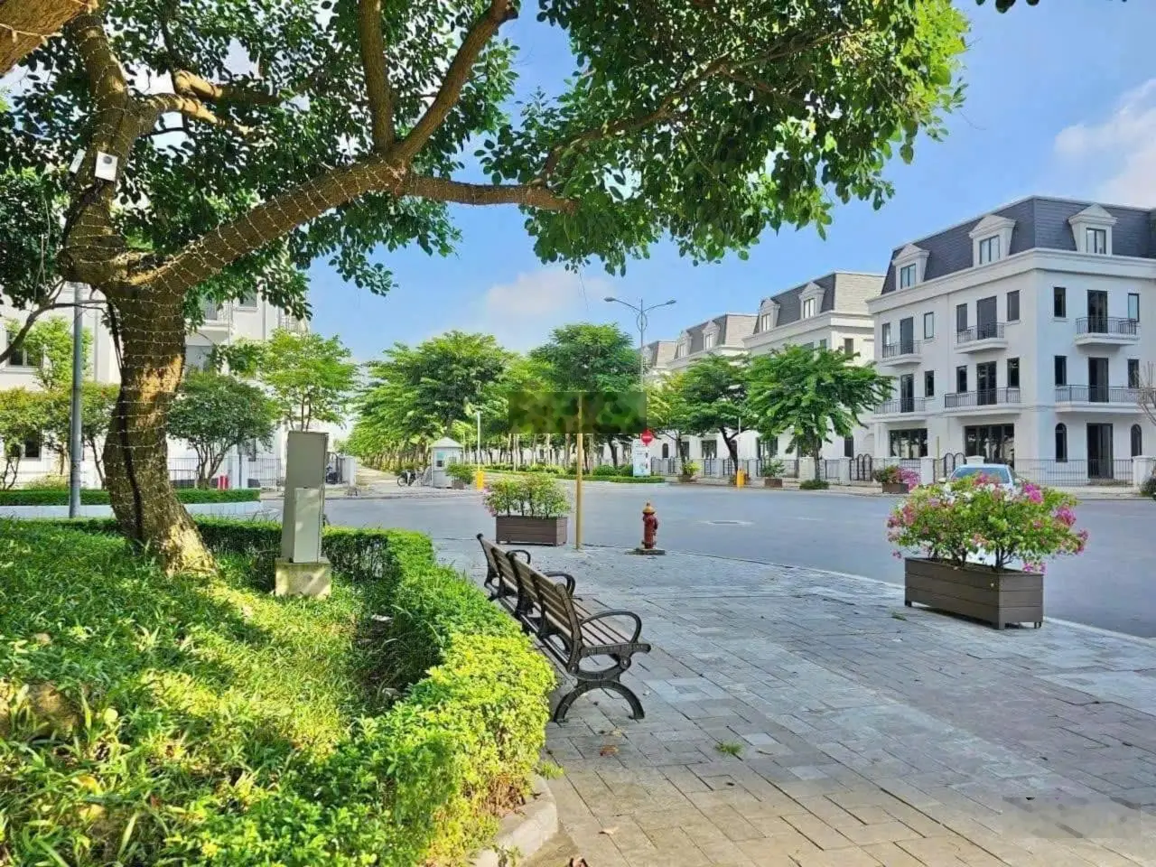 Bán lô biệt thự góc siêu vip hướng Đông Nam, đường rộng 21m, nhận bàn giao luôn