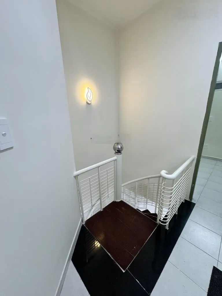 Bán gấp nhà riêng CMT8, Quận 10, 38m2, 2 tầng mới đẹp, hẻm xe hơi đỗ cửa, chỉ nhỉnh 6 tỷ