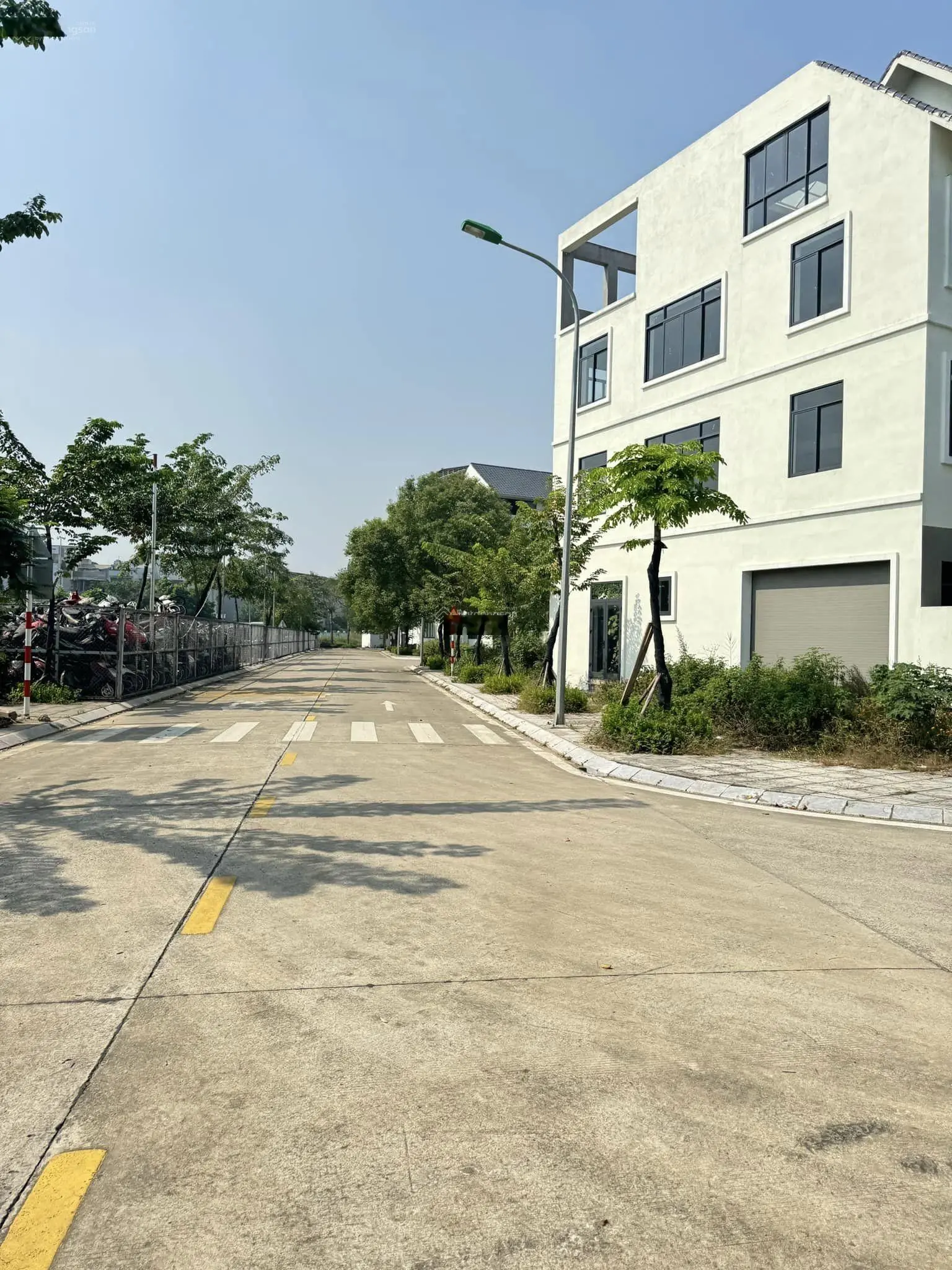 Bán nhà giá sốc cho lô góc Geleximco Lê Trọng Tấn, 98m, MT 5m, 4 tầng, đối diện chợ, giá 19.3 tỷ