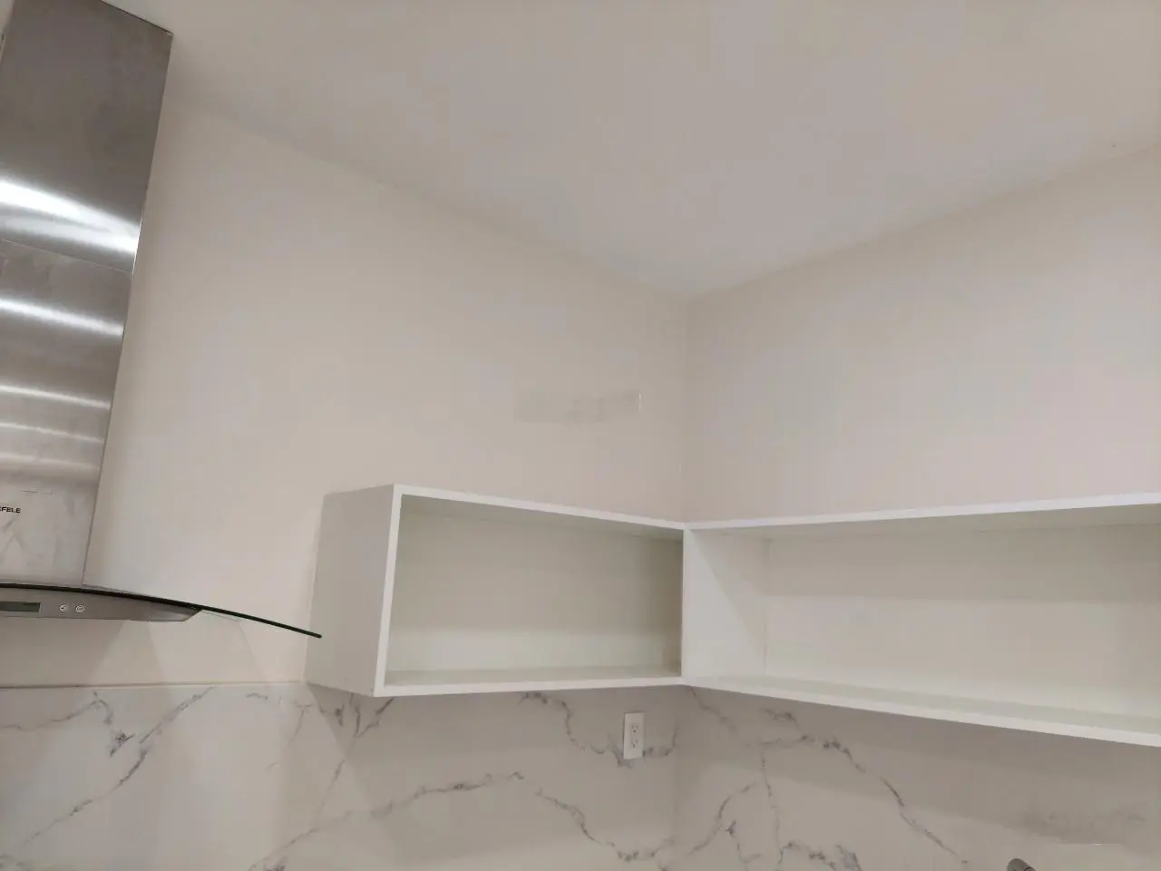 Bán căn hộ Park Legend, 3PN, 2WC, 98m2, Căn góc, nội thất cơ bản, giá 7 tỷ 250, LH 0908 435 ***