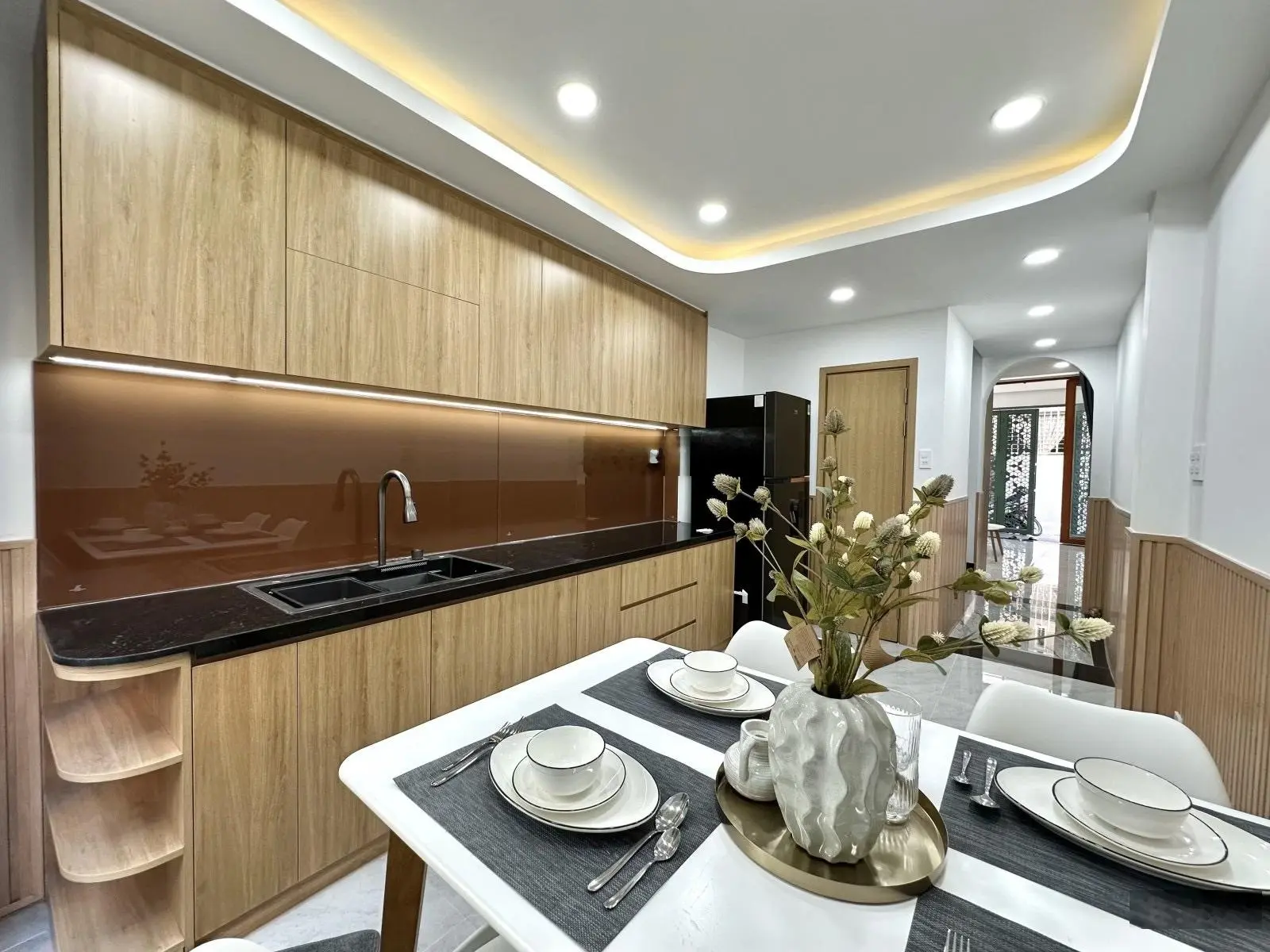 Bán nhà đẹp có thiết kế hiện đại, full nội thất trên đường Bạch Đằng, phường 24, Bình Thạnh.