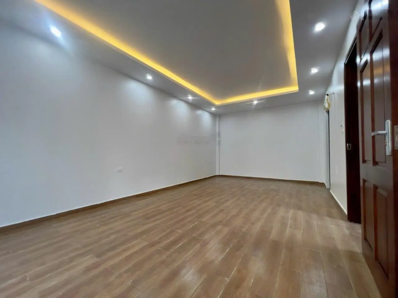 Cần bán nhà riêng phố Thái Hà 40m 6 Tg MT 5,2m chỉ 10 tỷ thang máy 30m ô tô full nội thất.