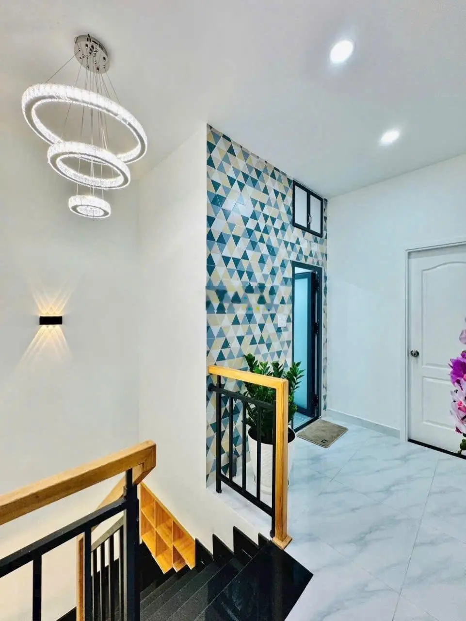 Bán gấp nhà riêng mặt tiền quận 5 cho thuê 30triệu/tháng