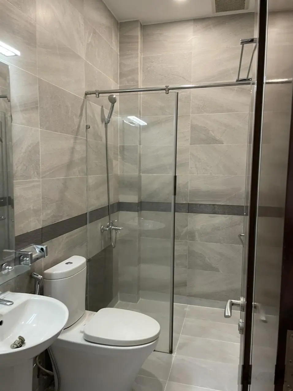 Chỉ 140tr/m2. Bán nhà khu Bàu Cát, 4,5 x 20, 5 tầng, giá 15 tỷ.