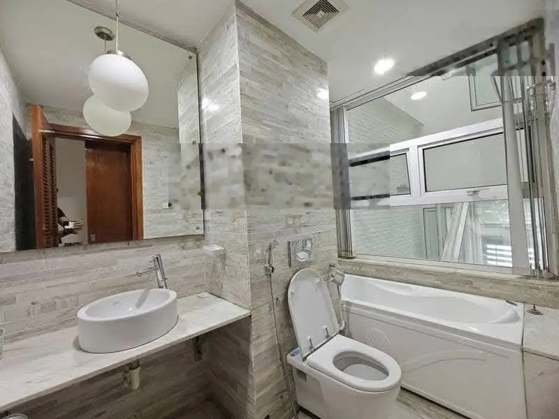 Vip Ba Đình - Khu nhiều toà VP Đại Sứ Quán -thiết kế hiện đại - ôtô dừng đỗ vào nhà - 2 sân thoáng