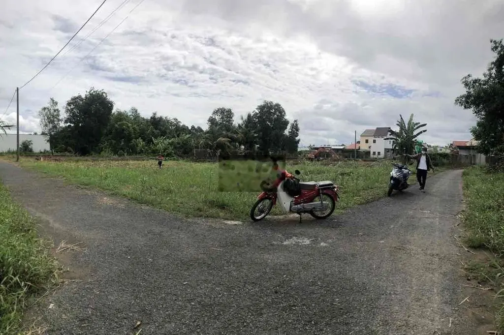 Đất 100% thổ cư, 2 mặt tiền đường nhựa oto khu vượt lũ phường 8