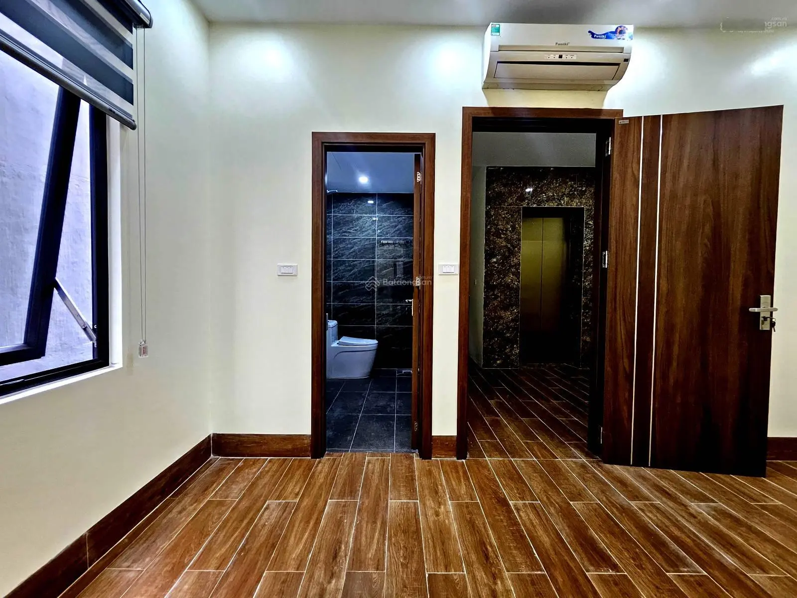 Bán nhà ngõ 155, ngách Cầu Giấy ô tô cách nhà 50m. Diện tích 40m2, 6 tầng, 4,3m, giá 10,9 tỷ