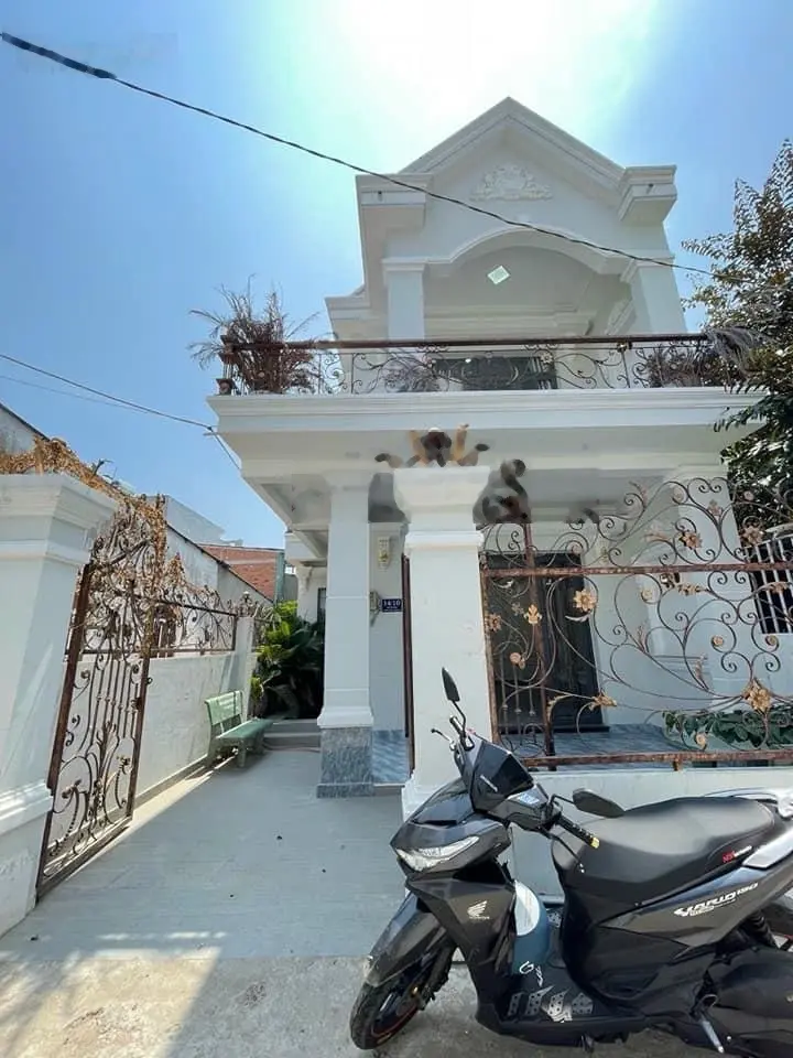 Bán nhà 90m2 ,chỉ 4.3 tỷ , sổ hồng riêng trên đ.nguyễn bình, phú xuân nhà bè ( gần uỷ ban huyện ).