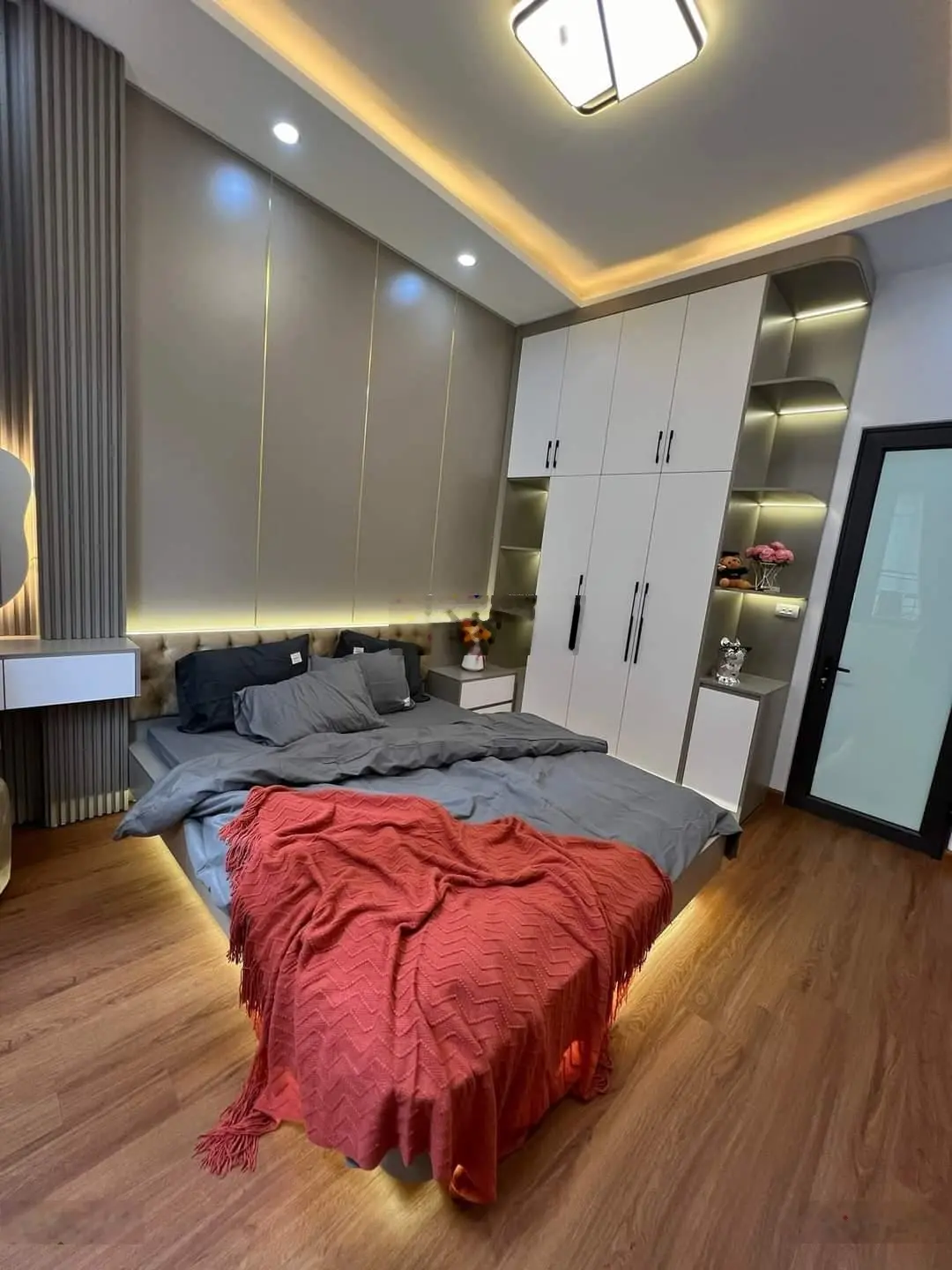 Bán nhà mặt tiền 4,2 x 15m đường 3/2, Q10, 5 tầng mới đẹp, chỉ 15,5 tỷ TL