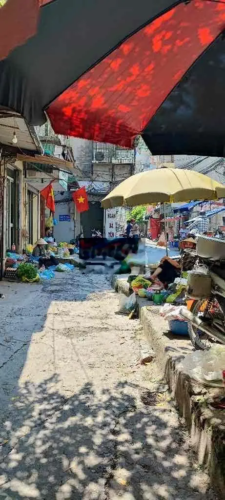Đê la thành 30m2 3 tầng - ô tô đỗ cửa - kinh doanh - ngõ thông