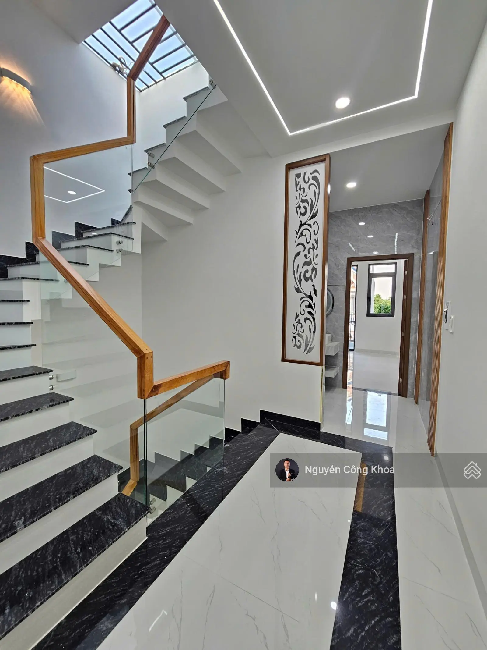Bán nhà đúc 3 tấm mẫu hiện đại, sân ô tô, 4 phòng ngủ, đầy đủ nội thất, KDC P. Bình Chuẩn, Thuận An