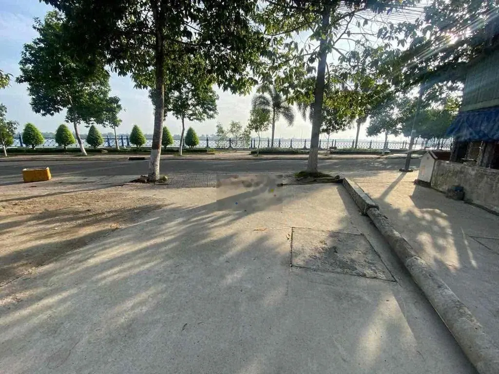 NHÀ BỜ KÈ PHƯỜNG 2 Tp. Vĩnh Long Oto tới nhà GIÁ SIÊU NGỘP
