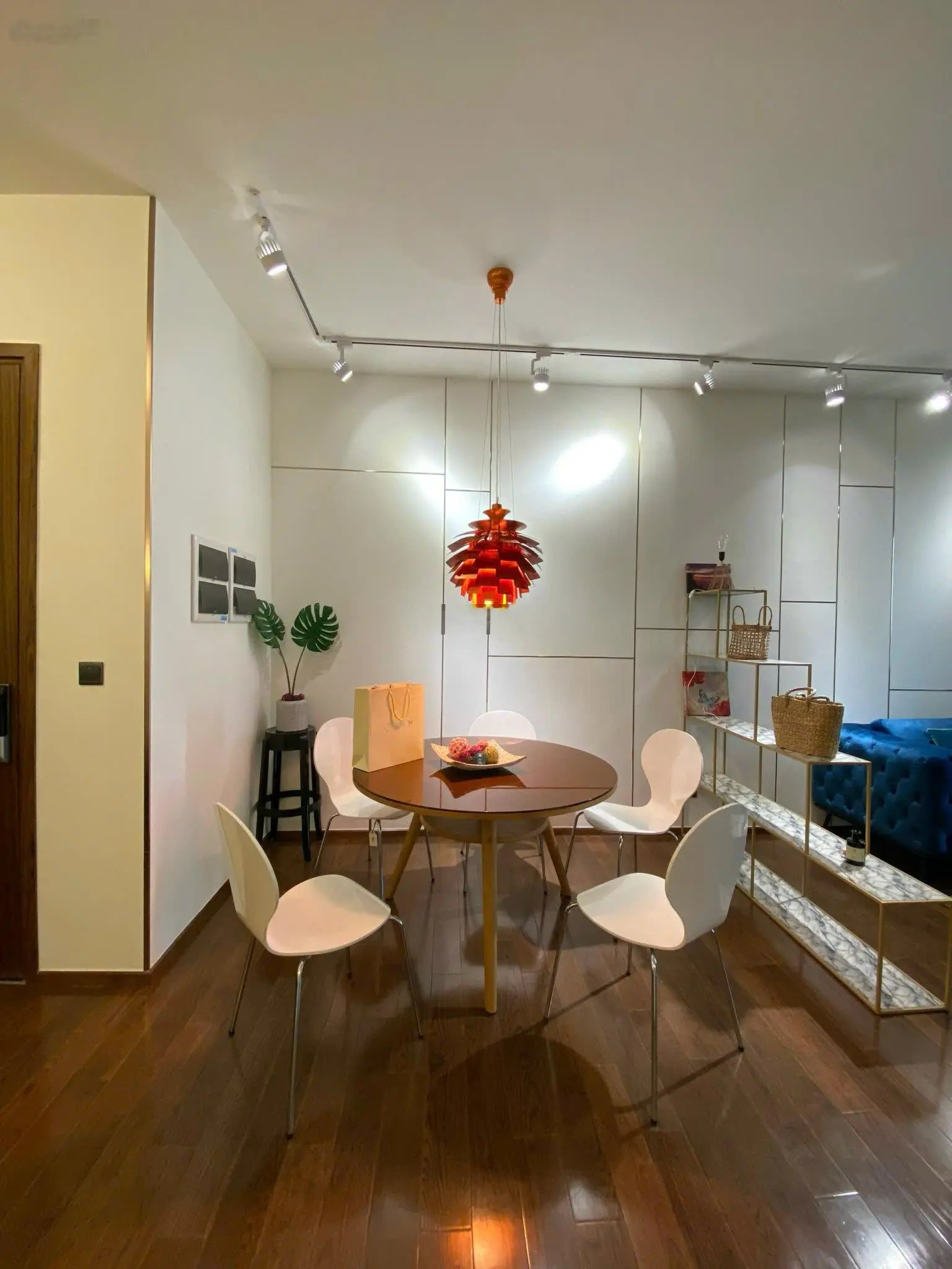 D'edge Thảo Điền: 2 bedr - 94m2, Full nội thất. Giá 8,5 tỷ, cam kết rẻ nhất TT. Xem căn hộ 24/7