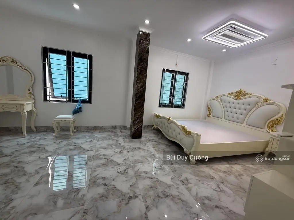 Bán Minh Khai mới kinhkoong diện tích rộng 64m, 5 tầng, giá 8,5 tỷ, thang máy, full nội thất.