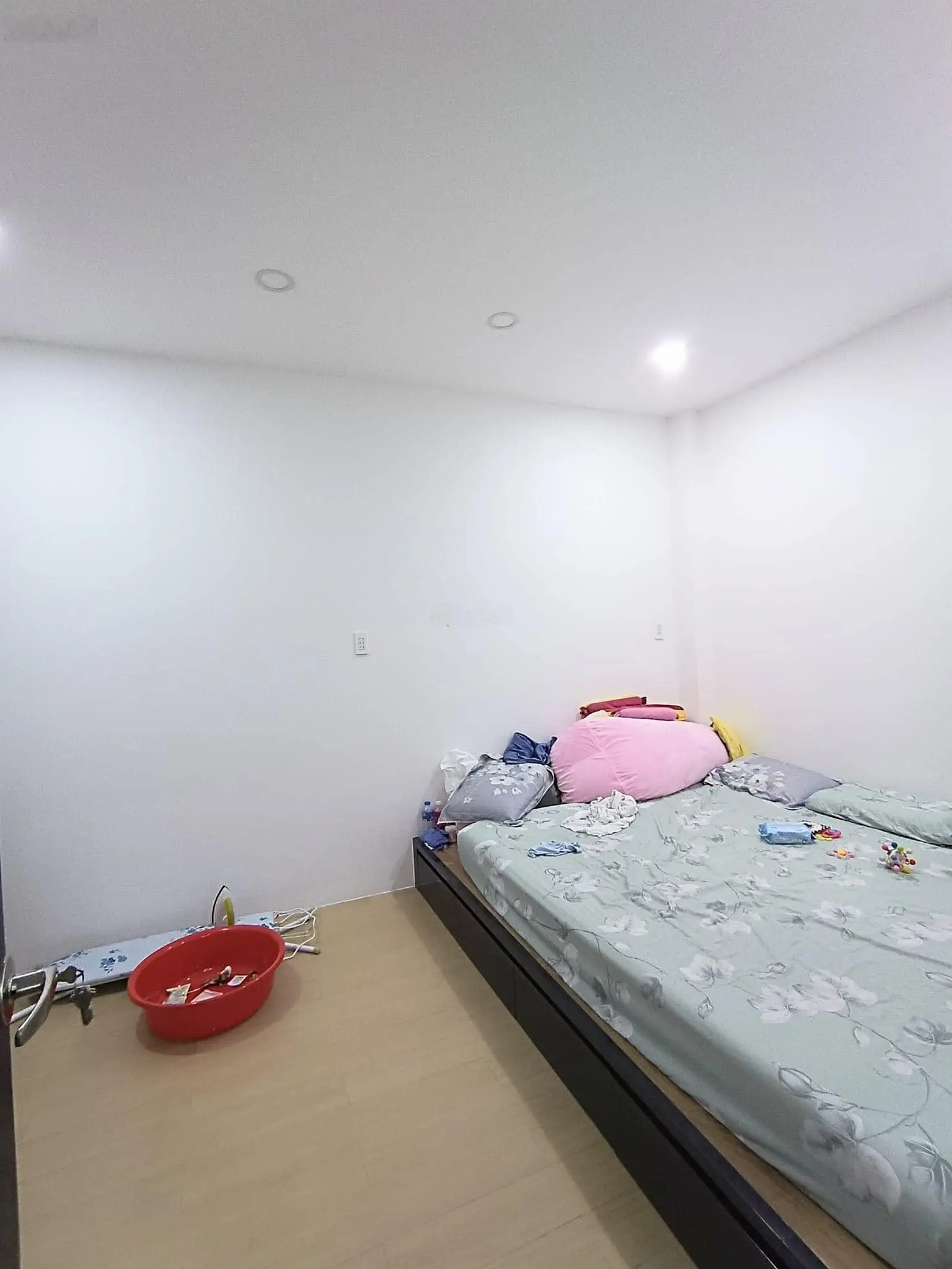 Bán nhà Âu Dương Lân, 55m2, ngang 3,8m, 3 tầng, vào ở ngay, có sân để xe, giá tốt chỉ 4 tỷ 600