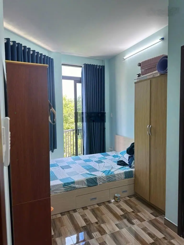 Nhà 5 tầng trên 49 m2 đất gần ngã tư Hàng Xanh